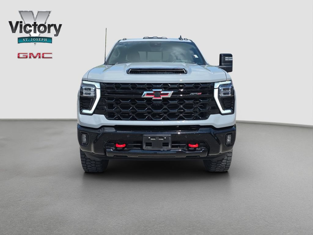 Used 2025 Chevrolet Silverado 2500 ZR2 w/ Technology Package AWD/4WD image 2