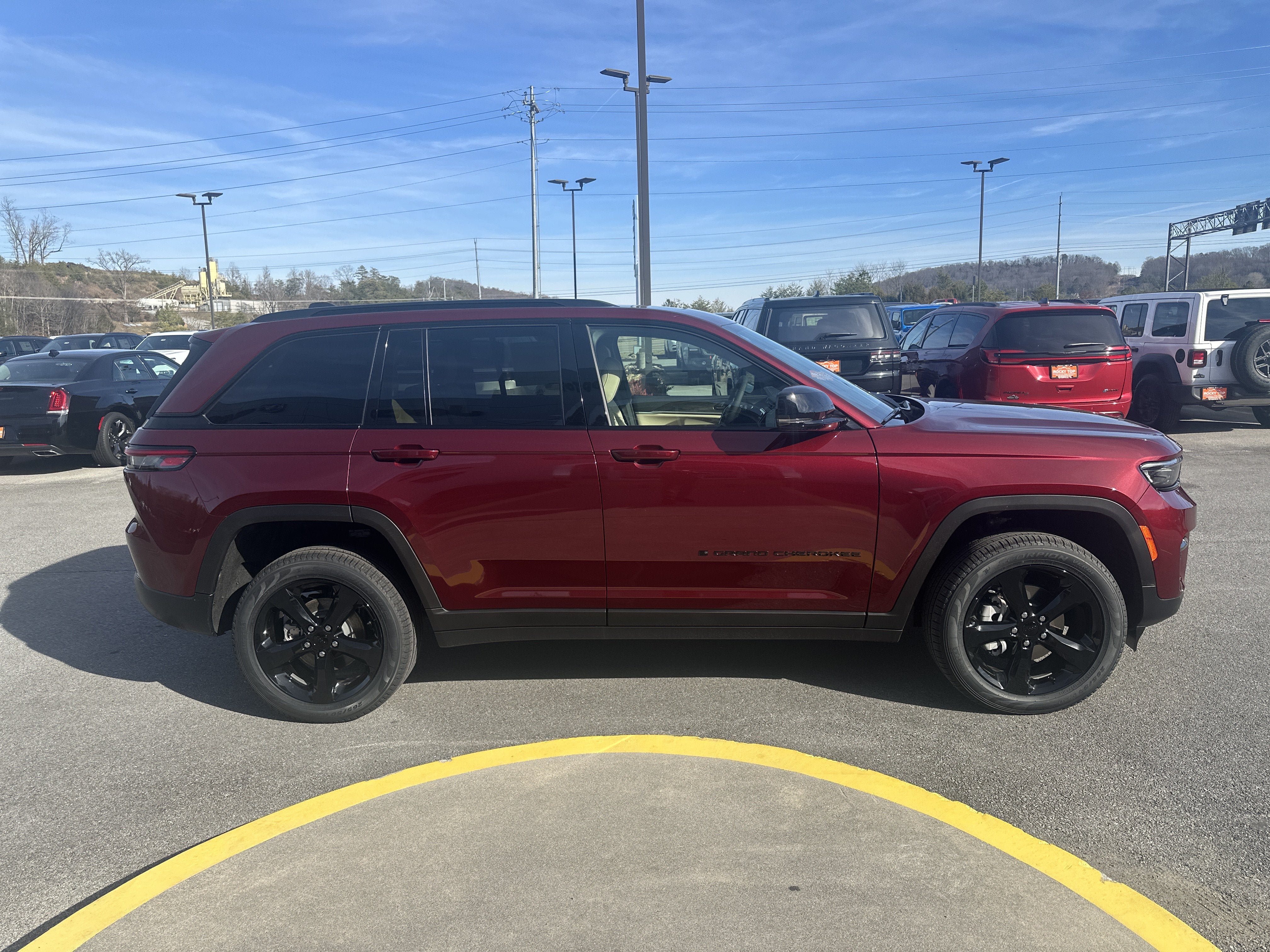 New 2025 Jeep Grand Cherokee Limited w/ Black Appearance Package AWD/4WD image 6