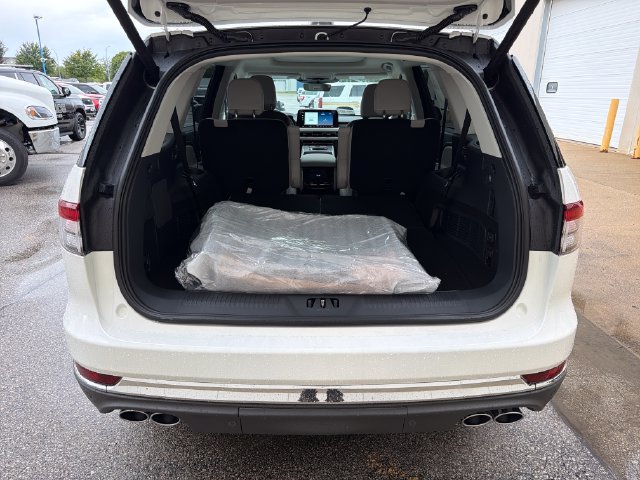 New 2027 Lincoln Aviator AWD image 8
