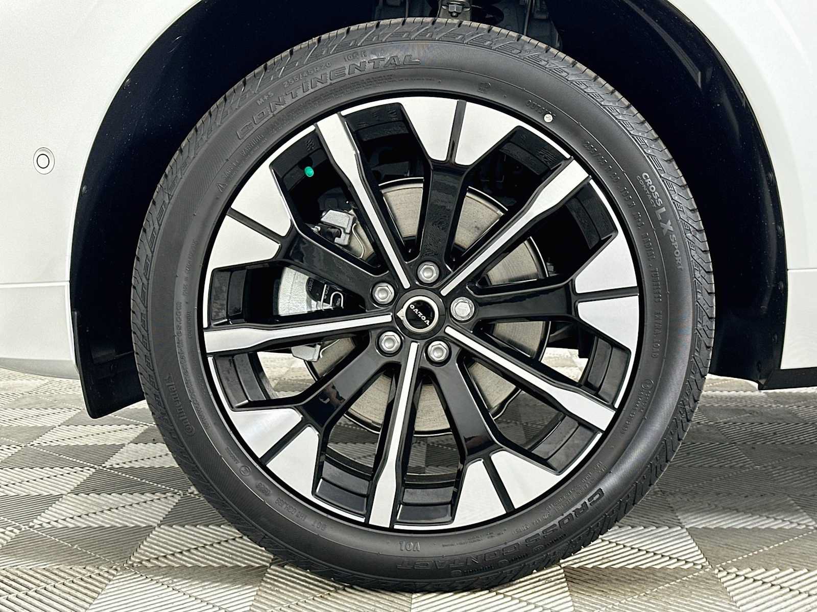 New 2026 Volvo XC60 B5 Plus w/ Protection Package Premier AWD/4WD image 28