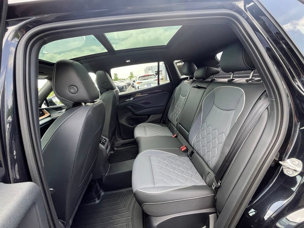 Certified 2025 Volkswagen Tiguan SEL R-Line AWD/4WD image 23