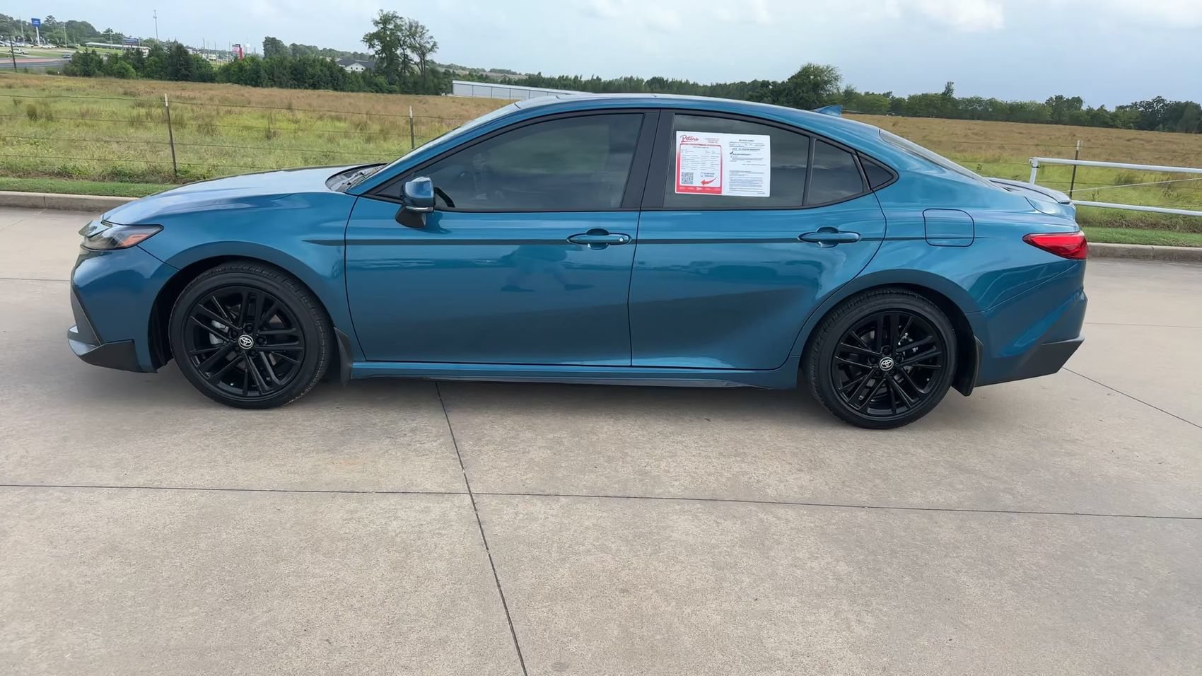 Used 2026 Toyota Camry SE w/ Convenience Package FWD image 6