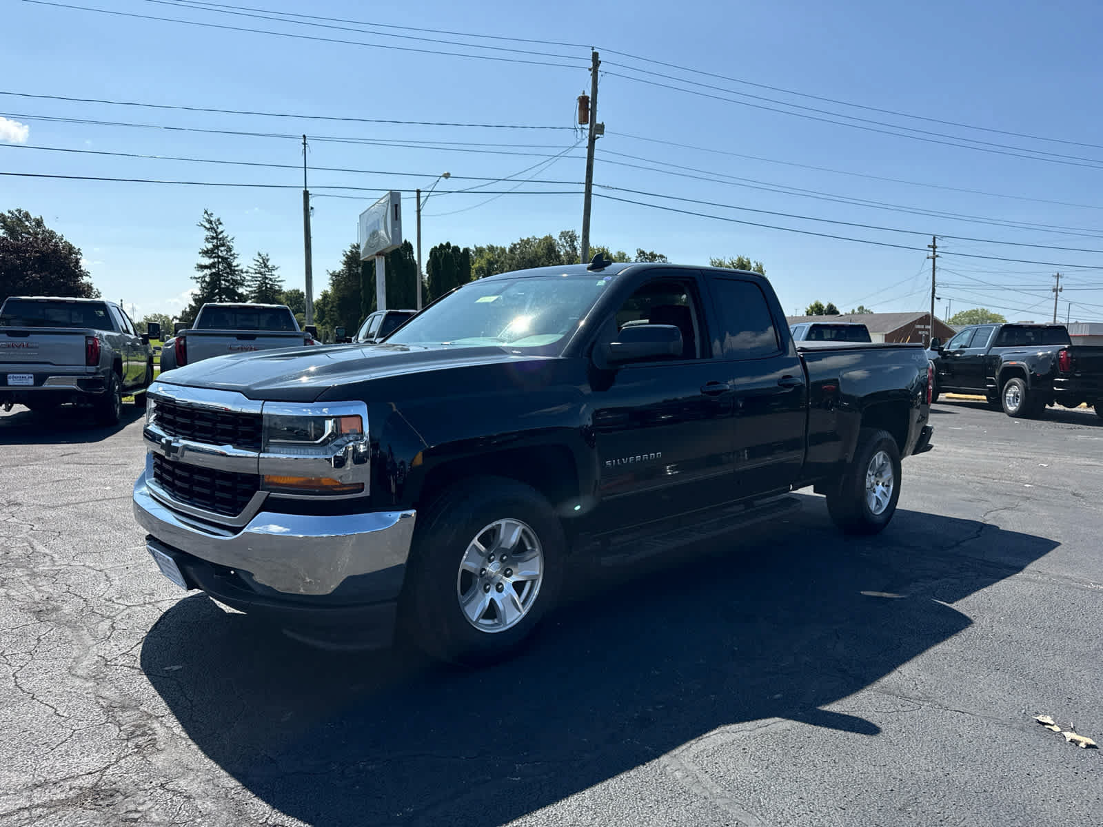 Used 2017 Chevrolet Silverado 1500 LT AWD/4WD image 1