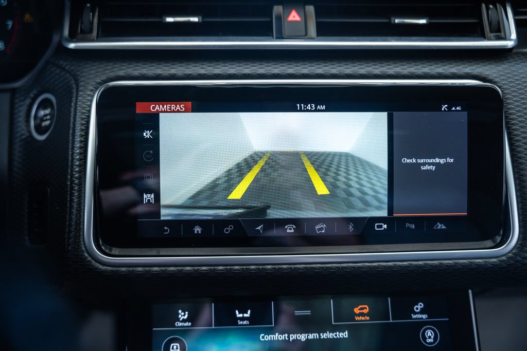 Used 2018 Land Rover Range Rover Velar R-Dynamic SE AWD/4WD image 44
