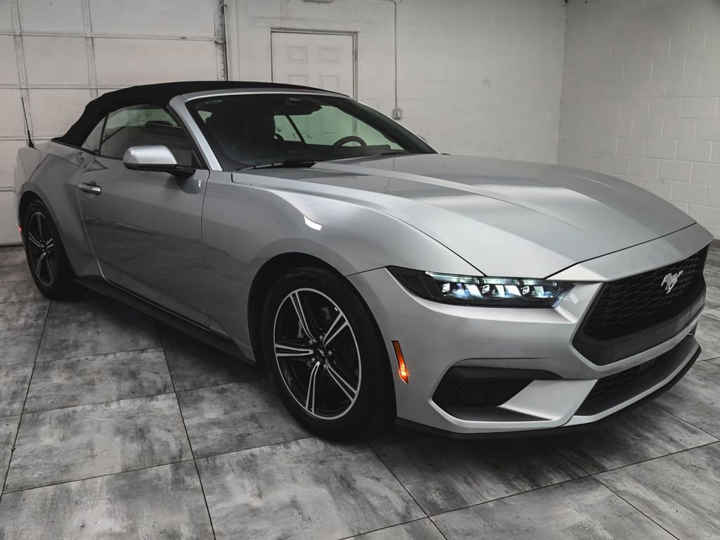 Used 2025 Ford Mustang Premium image 5