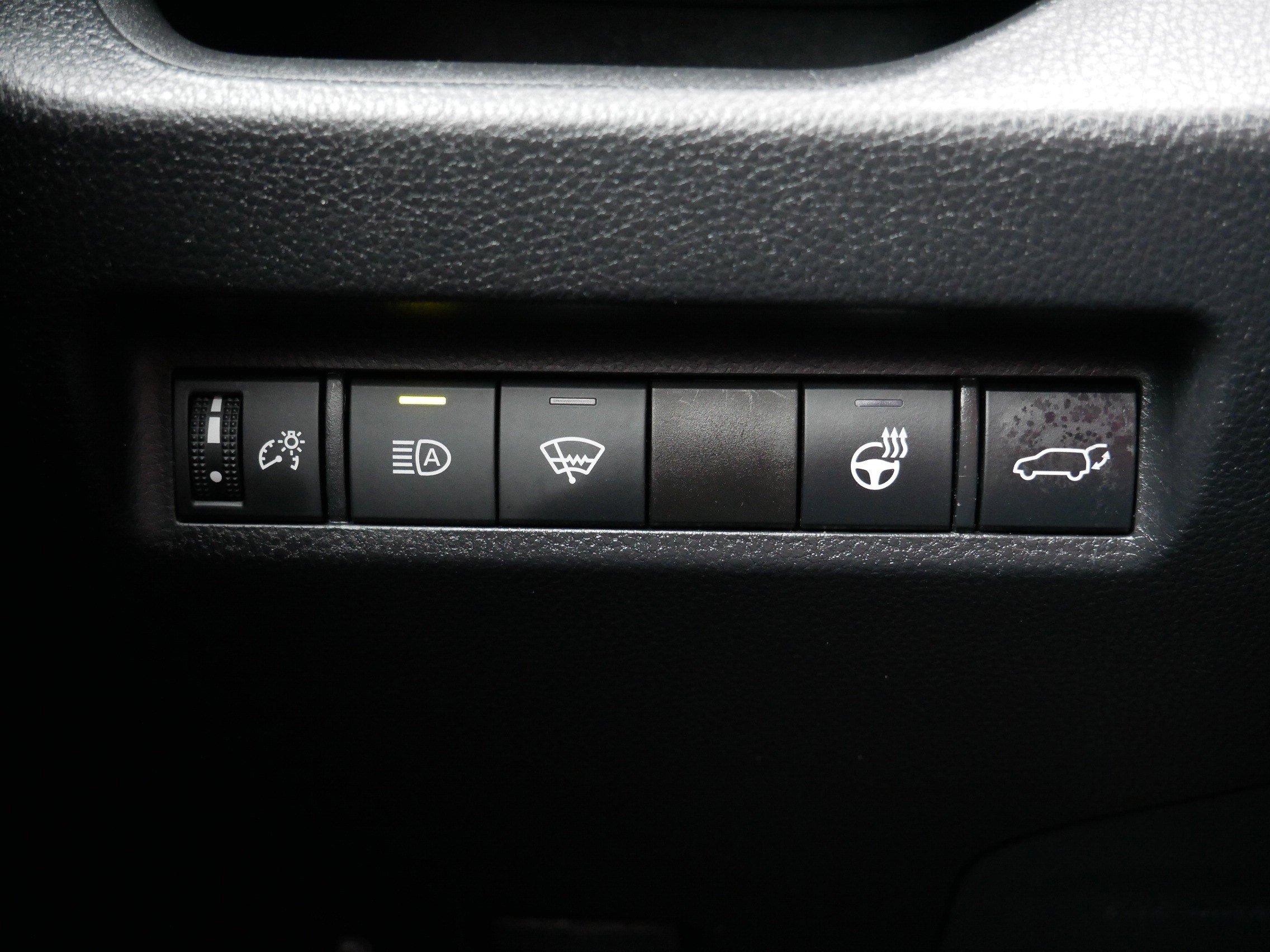 Used 2021 Toyota RAV4 XLE Premium AWD/4WD image 26