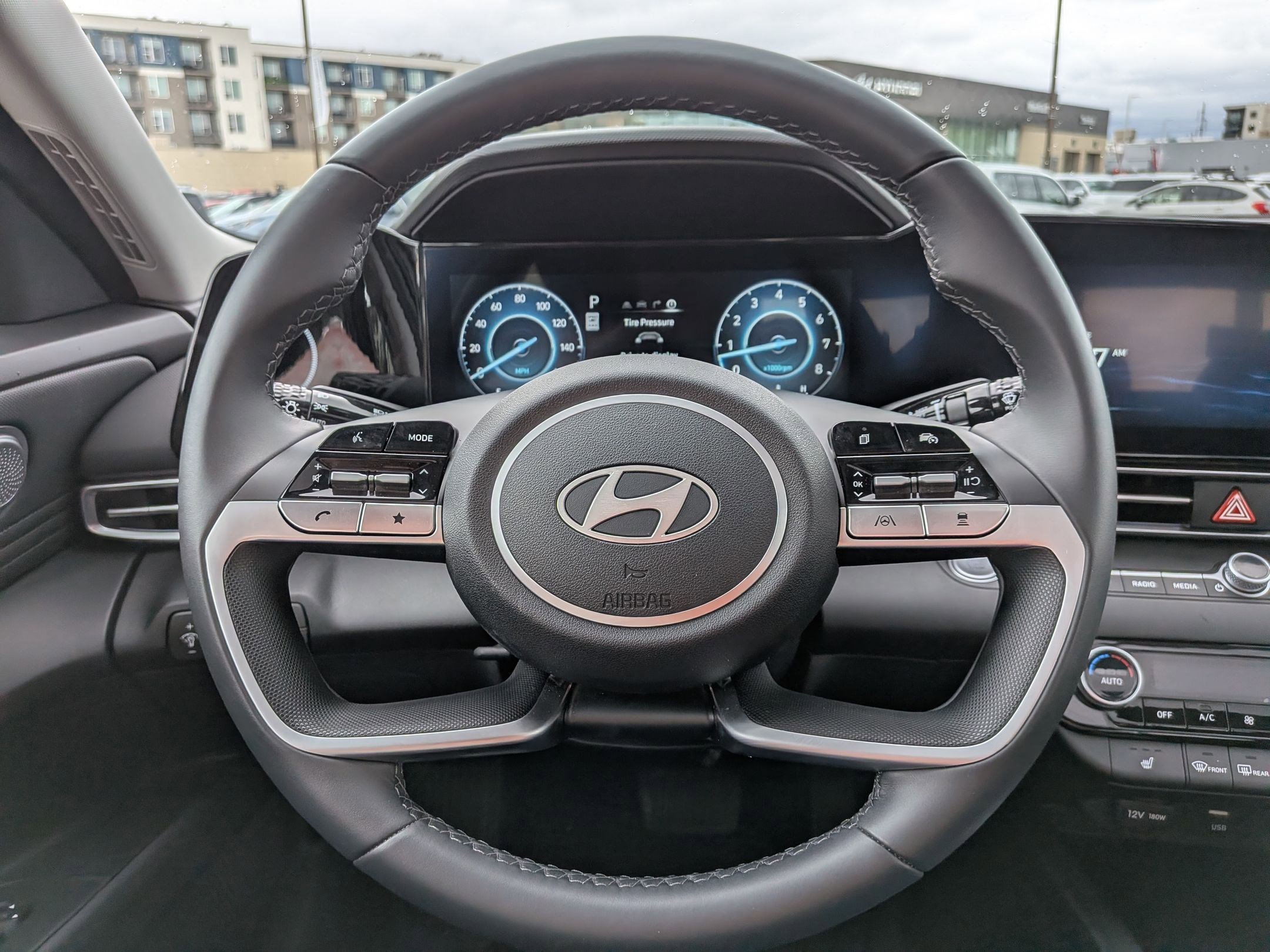 Used 2025 Hyundai Elantra SEL FWD image 17