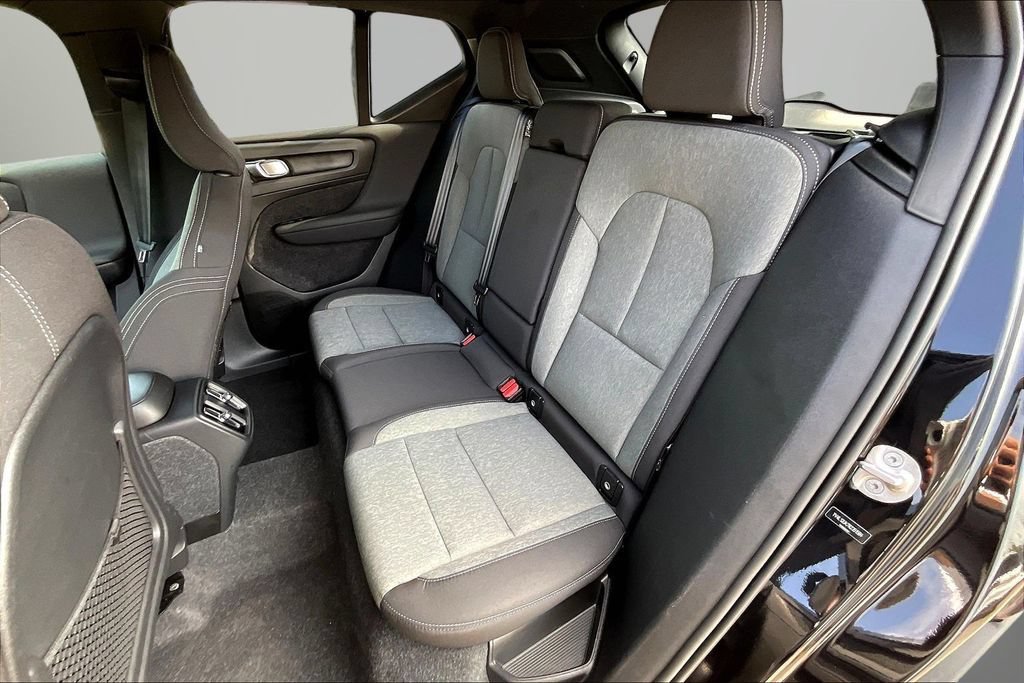Used 2024 Volvo XC40 B5 Core AWD/4WD image 22