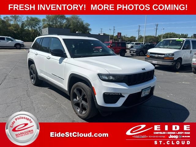 Used 2024 Jeep Grand Cherokee Limited w/ Black Appearance Package AWD/4WD image 1