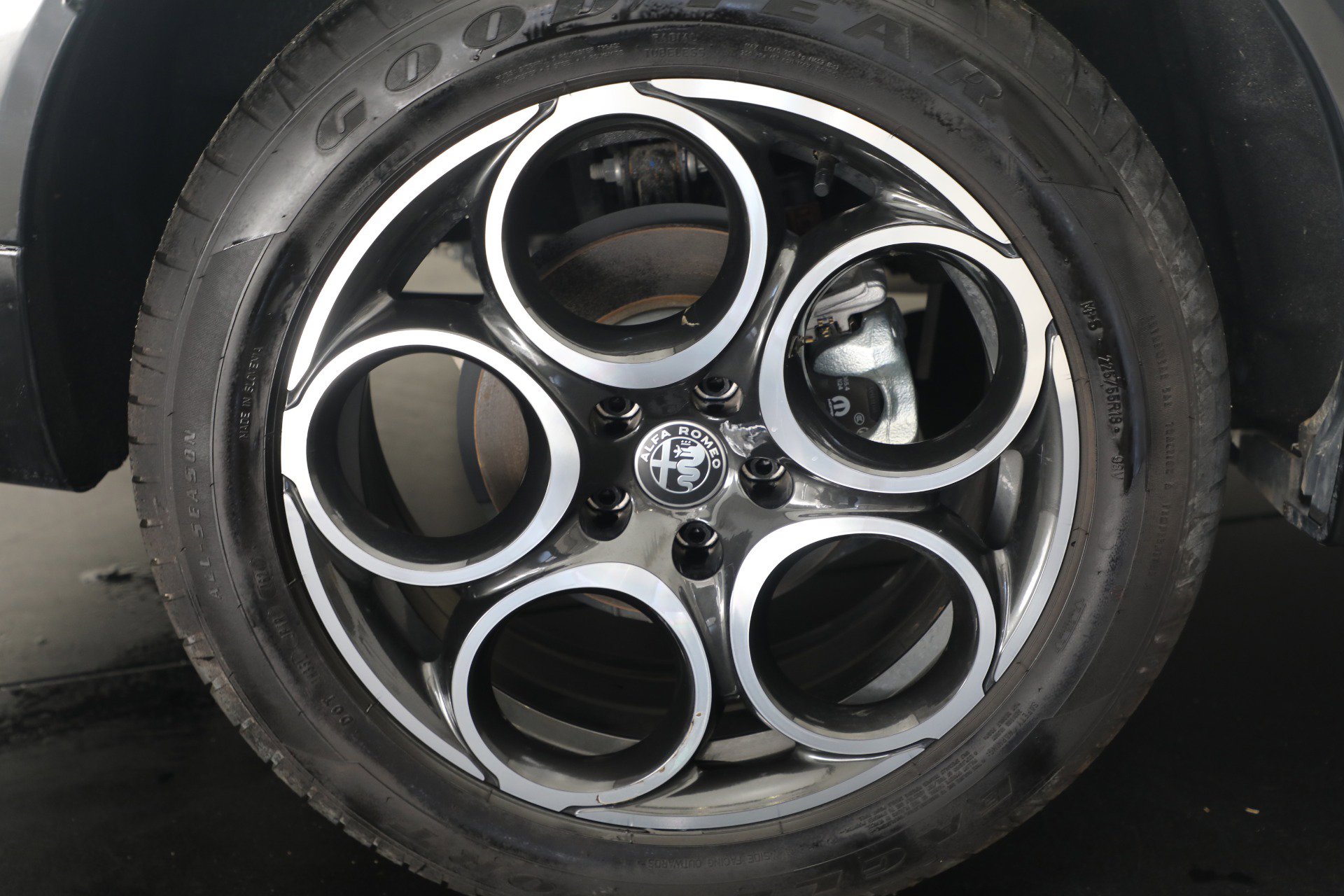 Used 2025 Alfa Romeo Tonale image 24