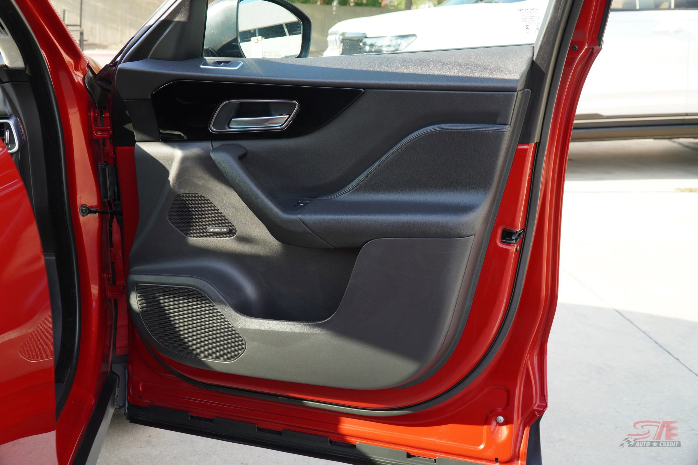 Used 2019 Jaguar F-PACE Premium image 19