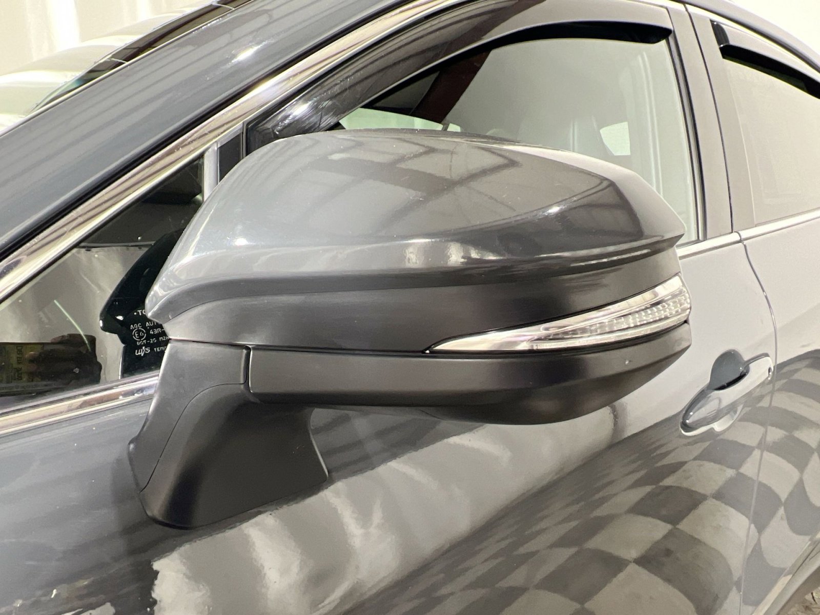 Used 2024 Toyota Venza XLE image 14