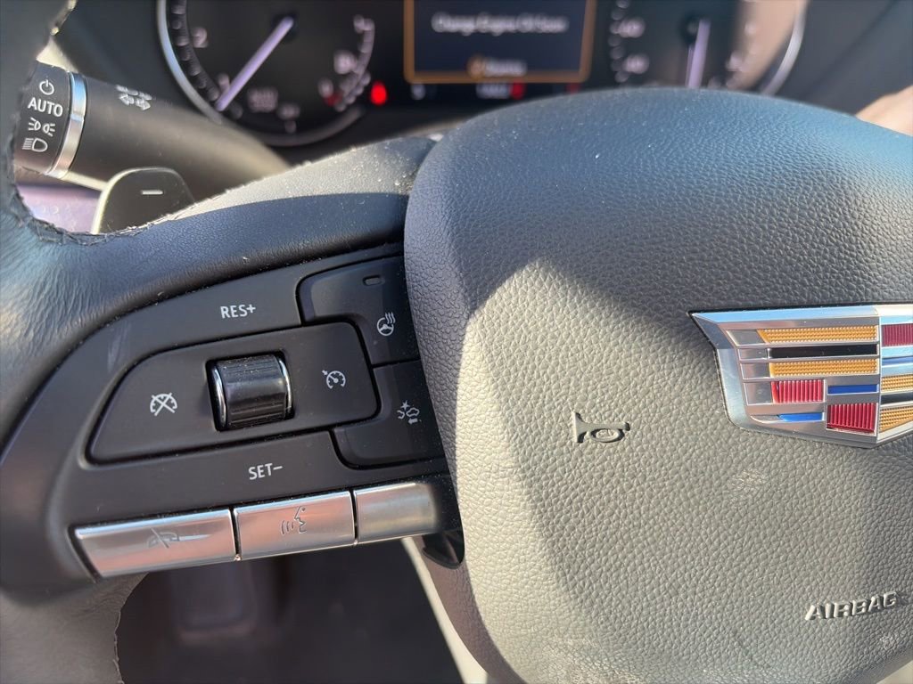 Used 2023 Cadillac XT4 Luxury w/ Cold Weather Package image 15