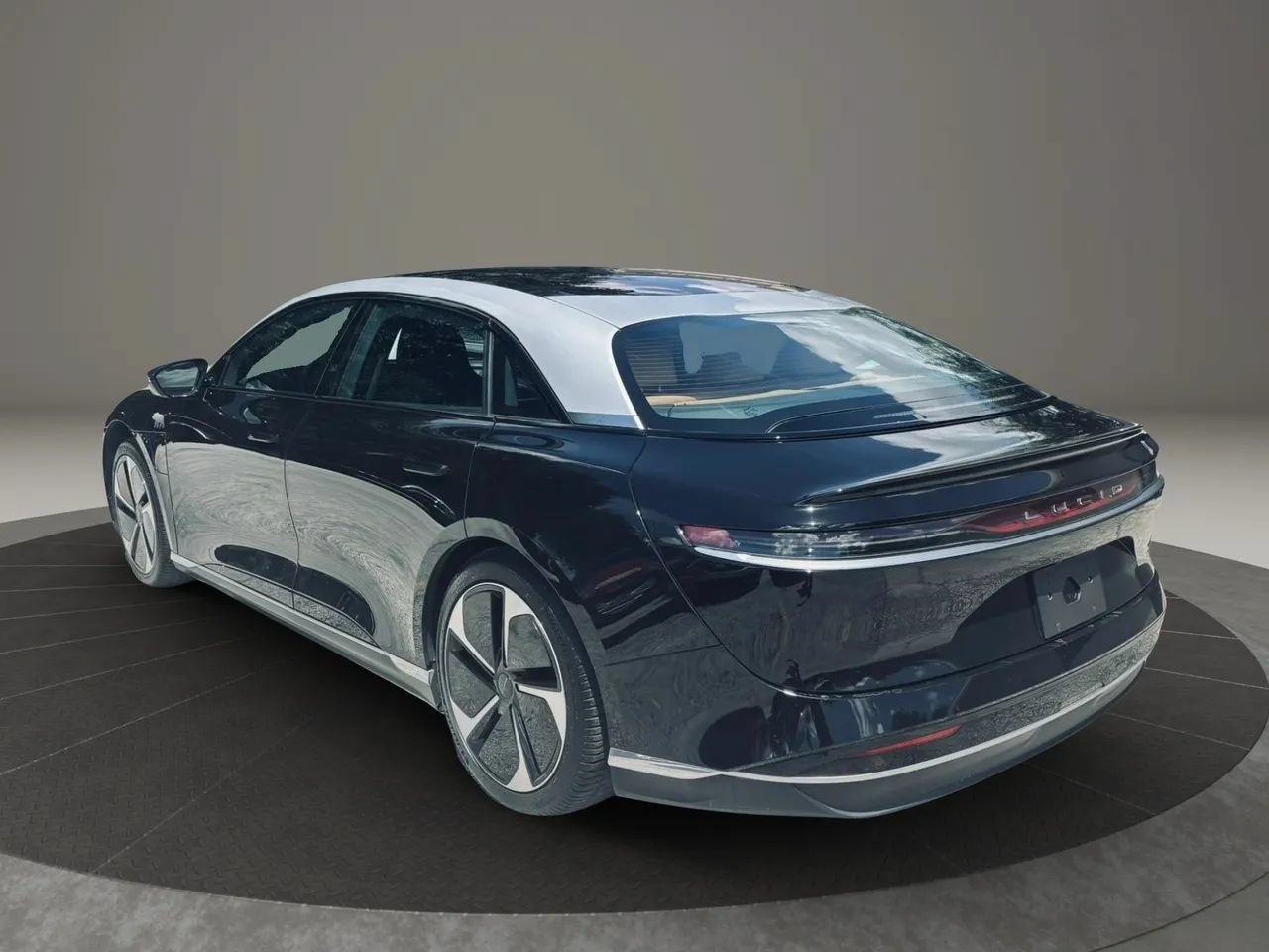 Used 2023 Lucid Air Touring AWD/4WD image 3