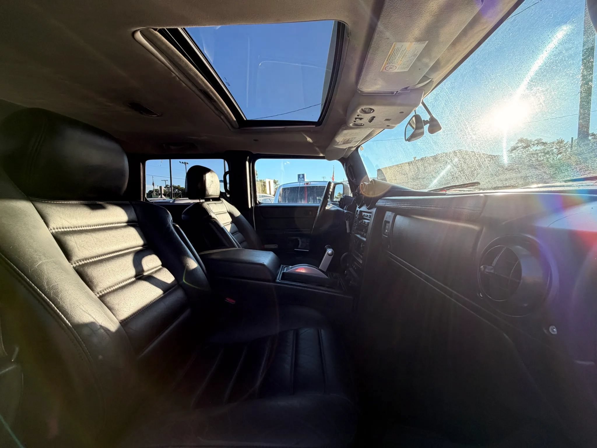 Used 2005 HUMMER H2 SUT w/ Preferred Equipment Group AWD/4WD image 19