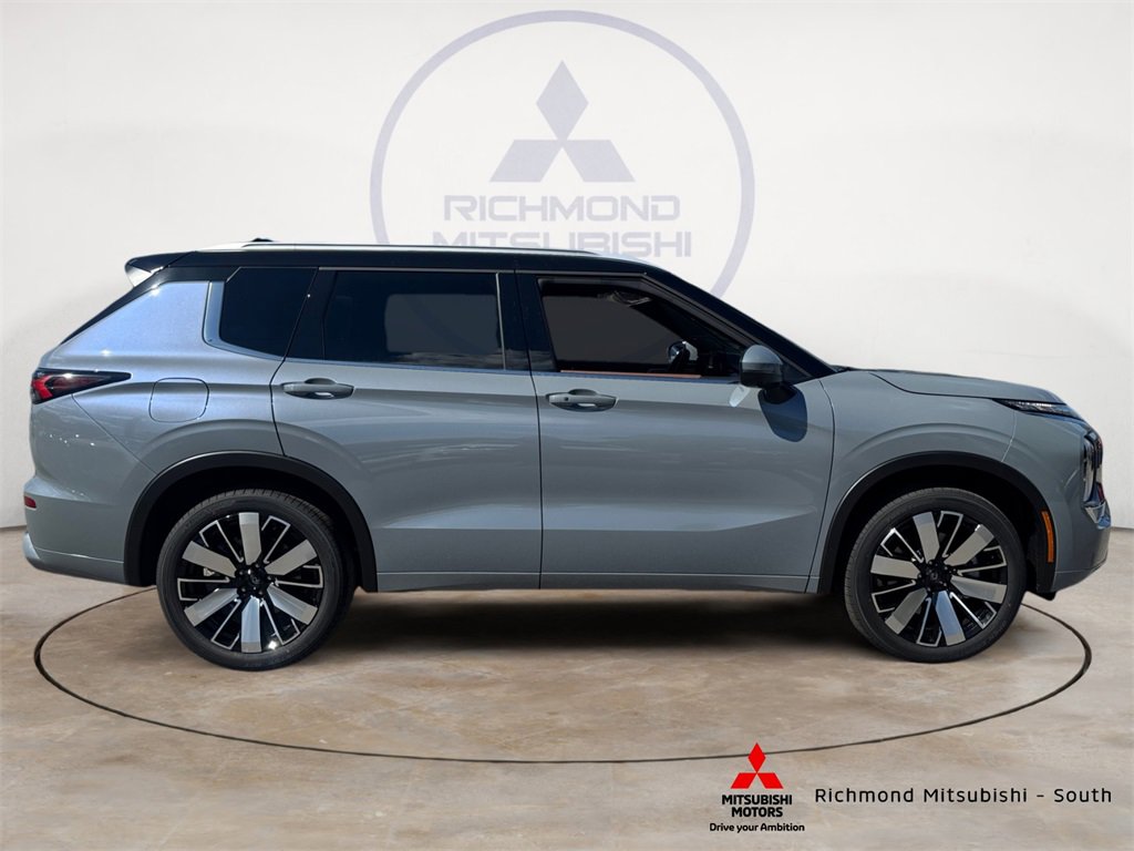 New 2025 Mitsubishi Outlander SEL image 2