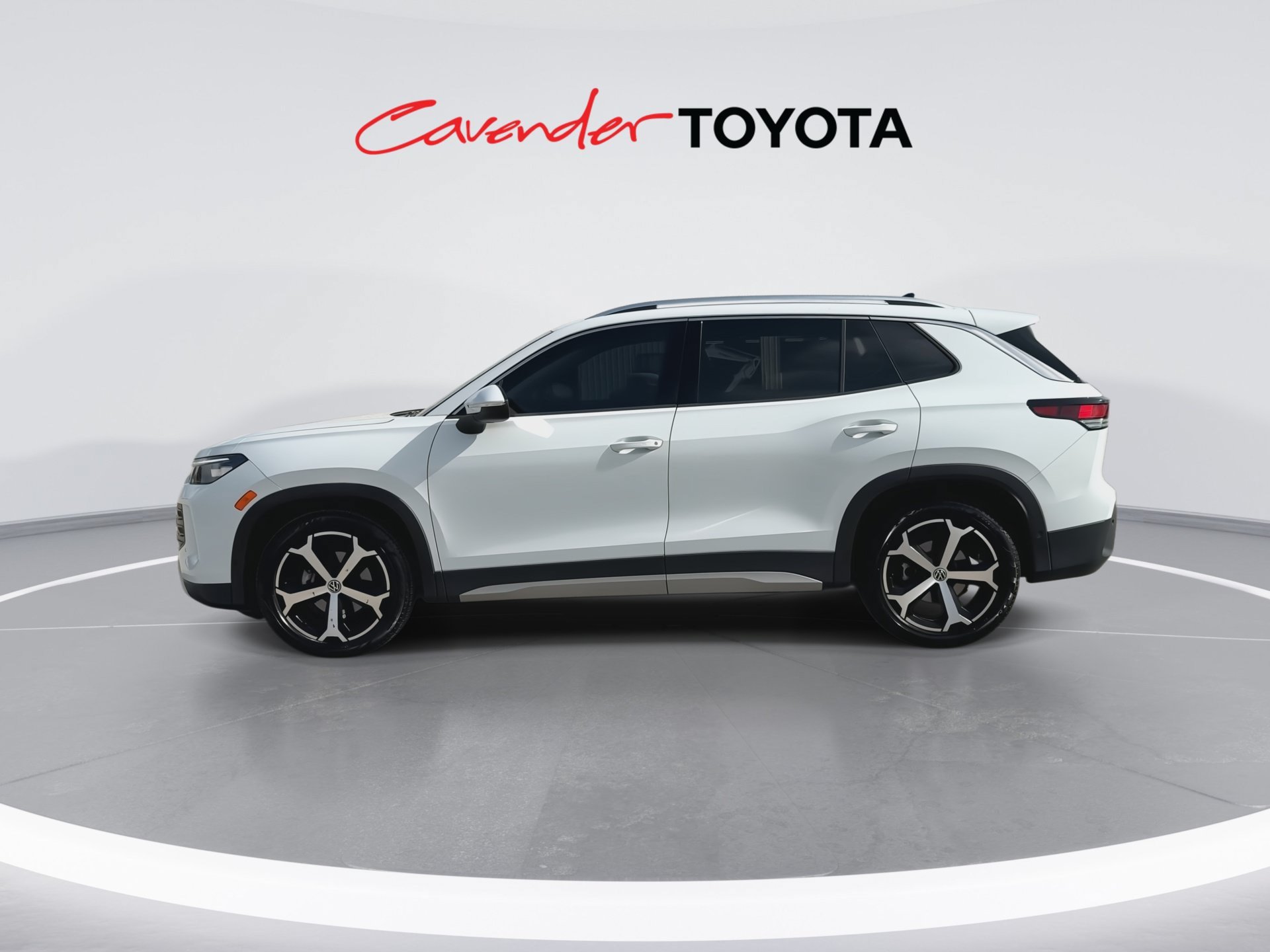 Used 2026 Volkswagen Tiguan SE FWD image 5