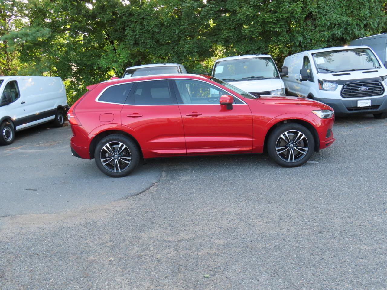 Used 2019 Volvo XC60 T6 Momentum w/ Multimedia Package AWD/4WD image 4