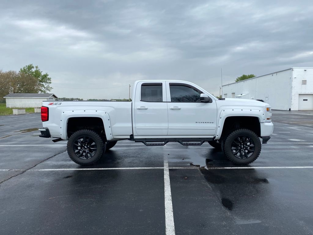 Used 2018 Chevrolet Silverado 1500 LT w/ All Star Edition AWD/4WD image 8