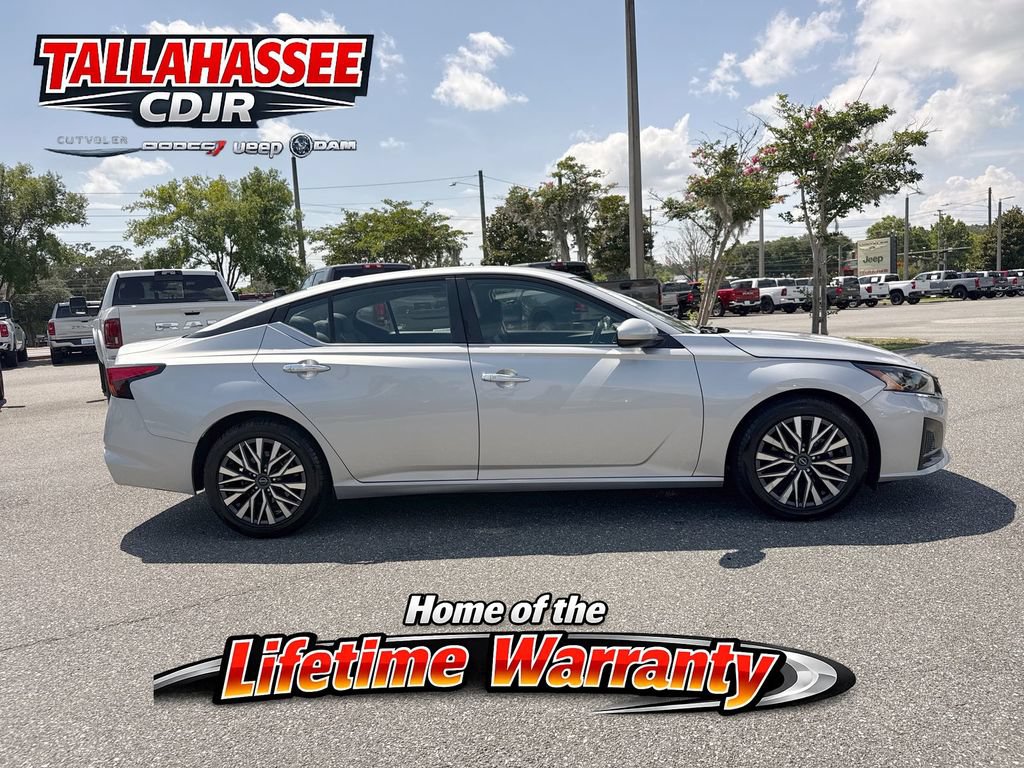 Used 2023 Nissan Altima 2.5 SV FWD image 2