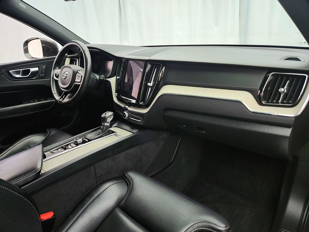Used 2018 Volvo XC60 T6 Inscription w/ Luxury Seat Package AWD/4WD image 27