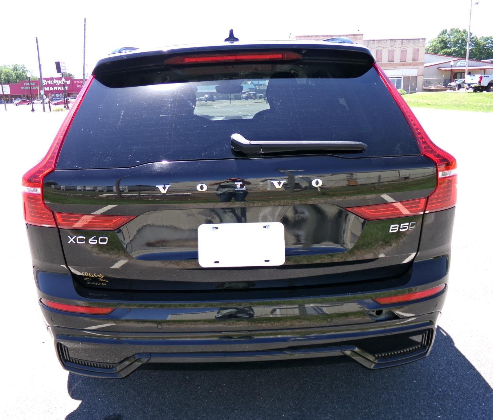 Used 2024 Volvo XC60 B5 Plus AWD/4WD image 4