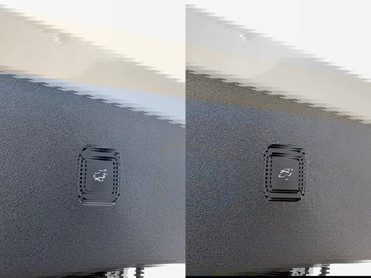 Used 2025 Volvo EX30 Ultra w/ Protection Package Premier image 26