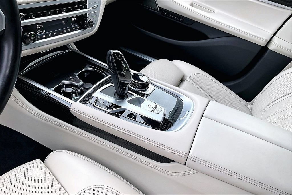 Used 2022 BMW 750i xDrive w/ Executive Package AWD/4WD image 10