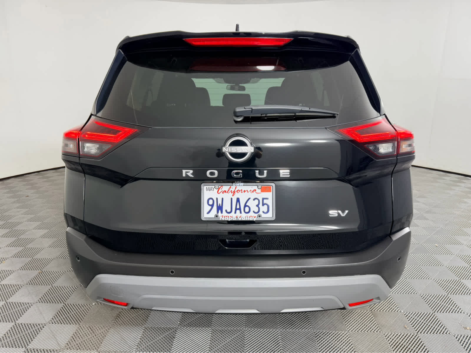 Used 2023 Nissan Rogue SV image 4