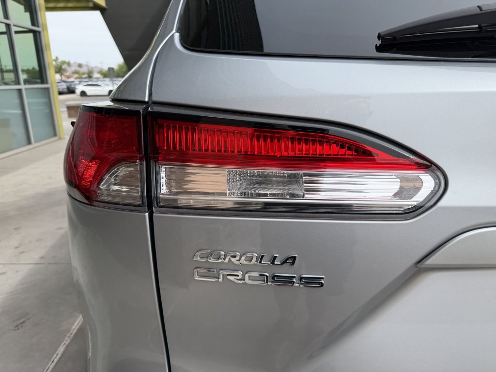 Used 2023 Toyota Corolla Cross LE AWD/4WD image 14