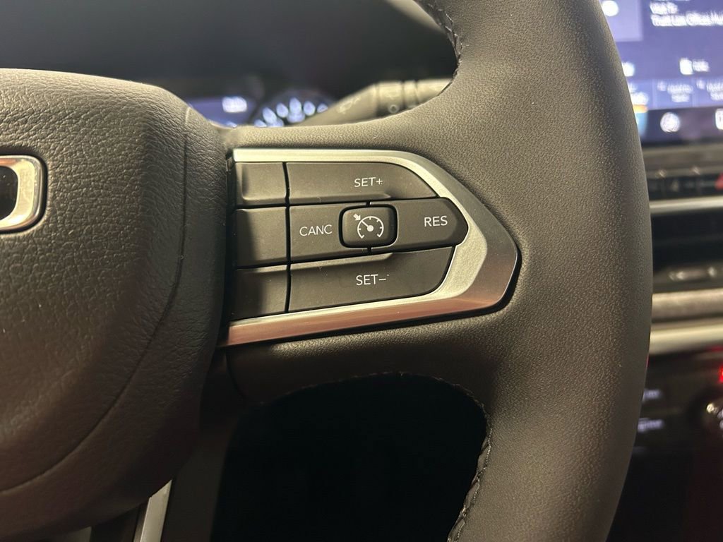 Used 2023 Jeep Compass Latitude image 11