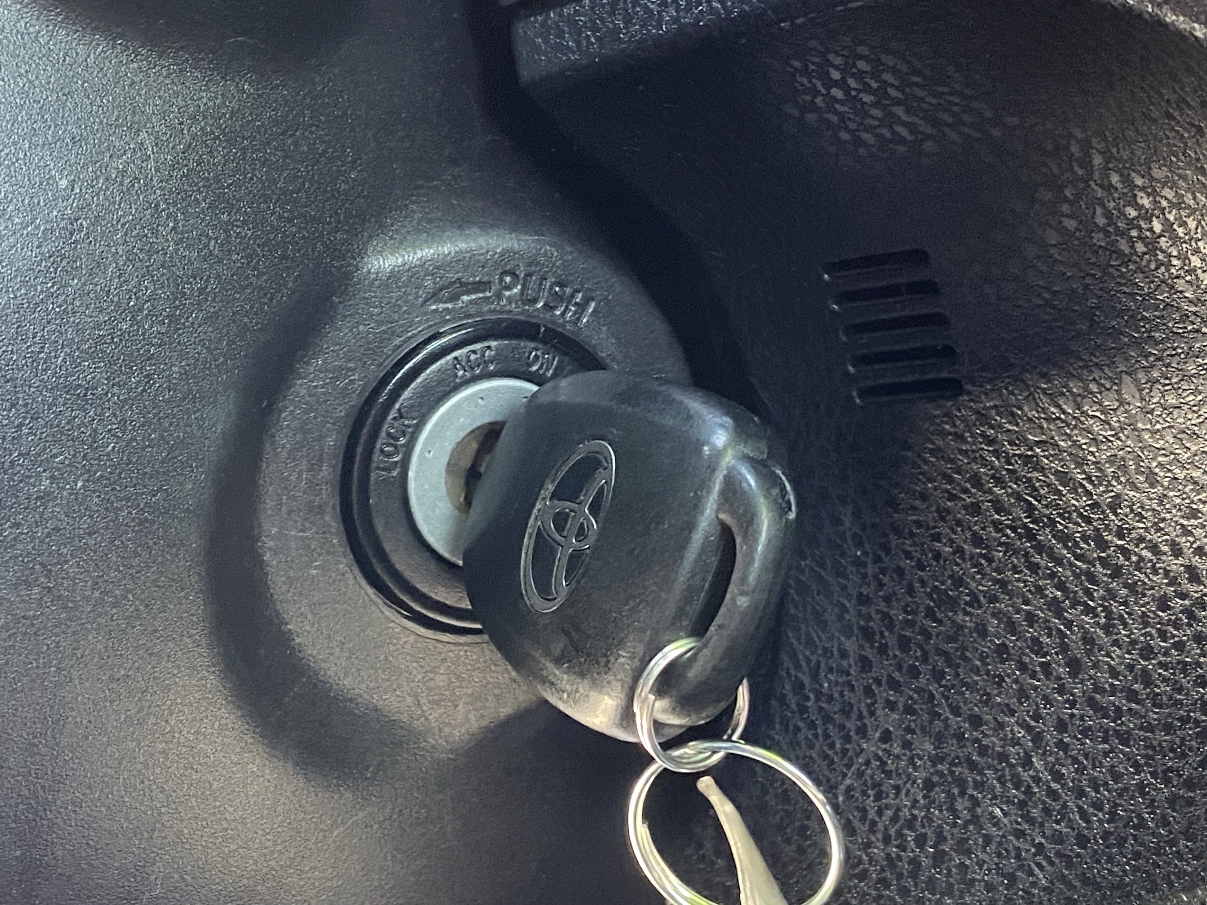 Used 2018 Toyota Corolla SE w/ Carpet Mat Package (TMS) FWD image 24