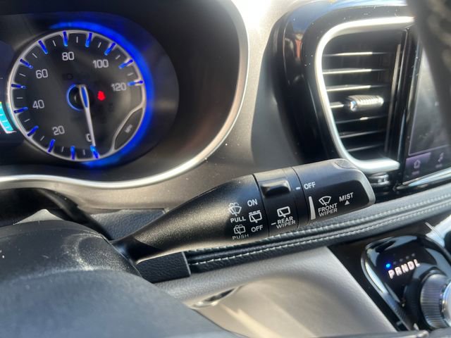 Used 2023 Chrysler Pacifica Touring-L image 31