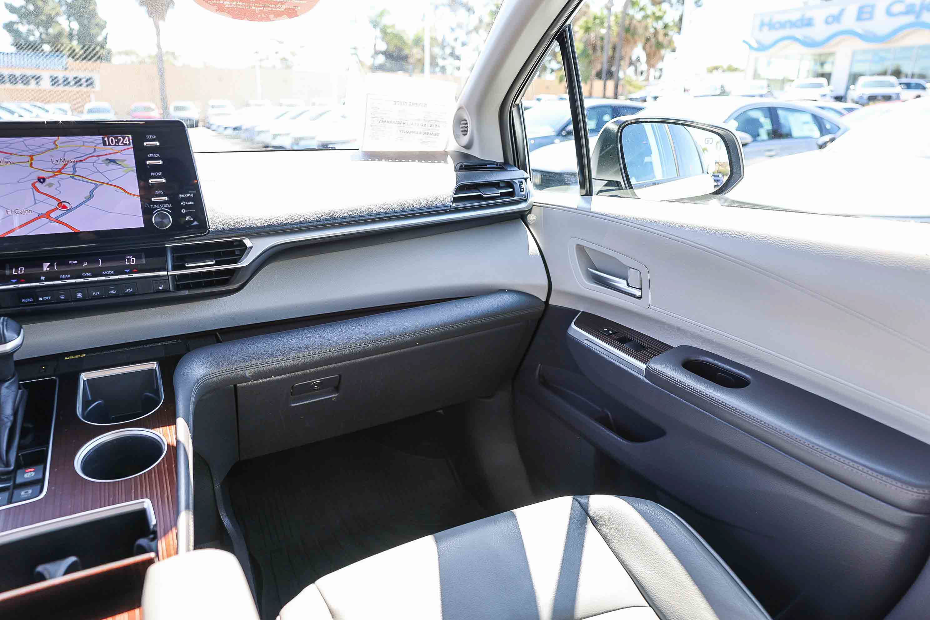 Used 2022 Toyota Sienna XLE w/ XLE Plus Package FWD image 6