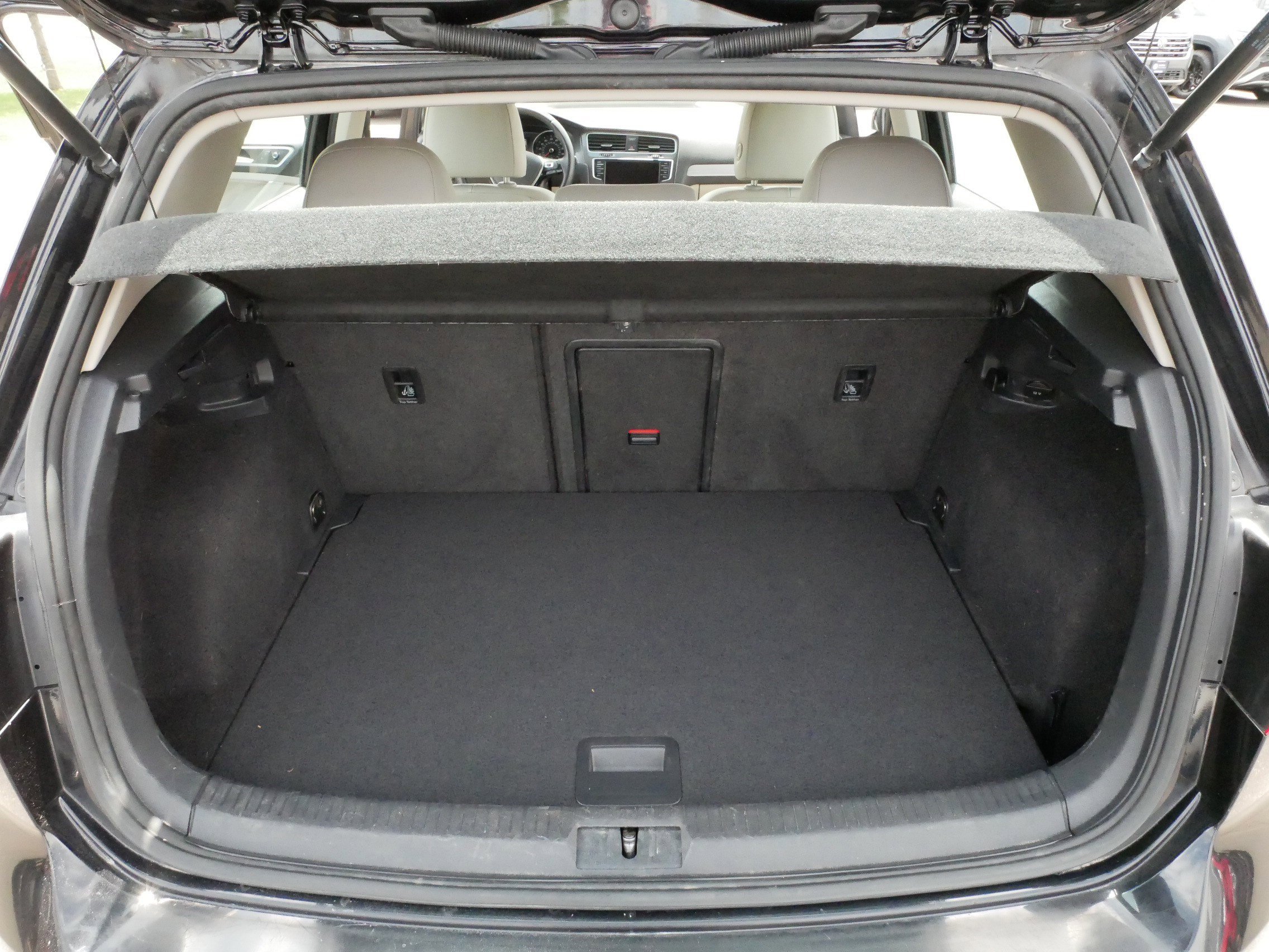 Used 2016 Volkswagen e-Golf SEL Premium FWD image 18
