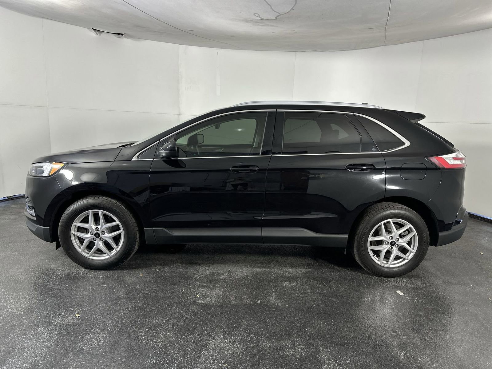 Used 2024 Ford Edge SEL w/ Convenience Package AWD/4WD image 5
