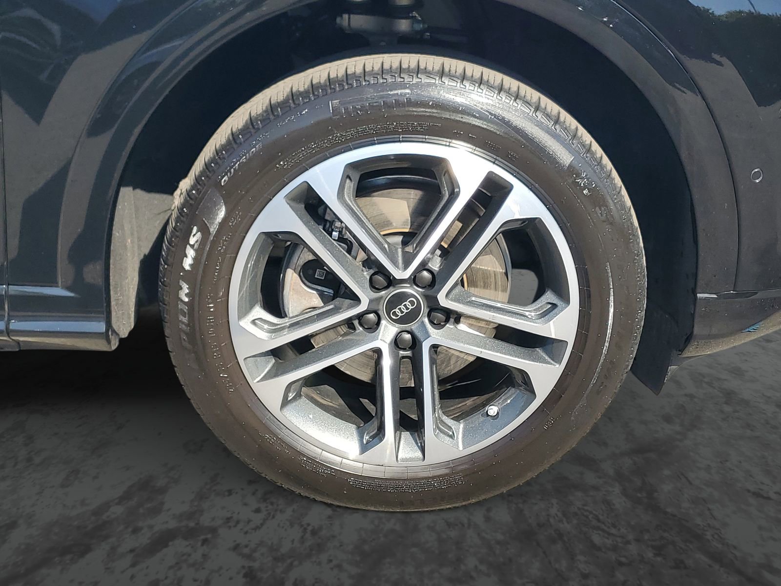 Used 2025 Audi Q5 Premium w/ Convenience Package image 5