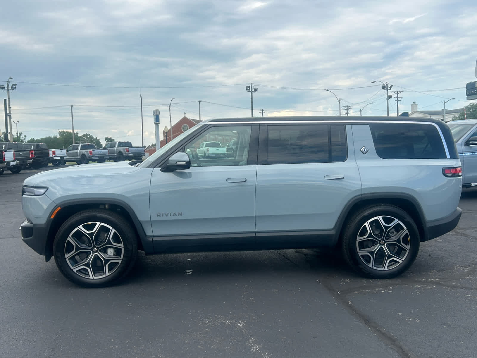 Used 2026 Rivian R1S Adventure