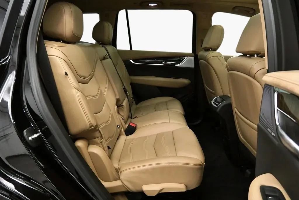 Used 2023 Cadillac XT6 Sport w/ Platinum Package image 19