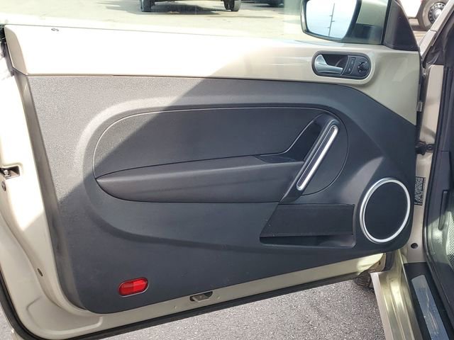 Used 2012 Volkswagen Beetle 2.5 image 7