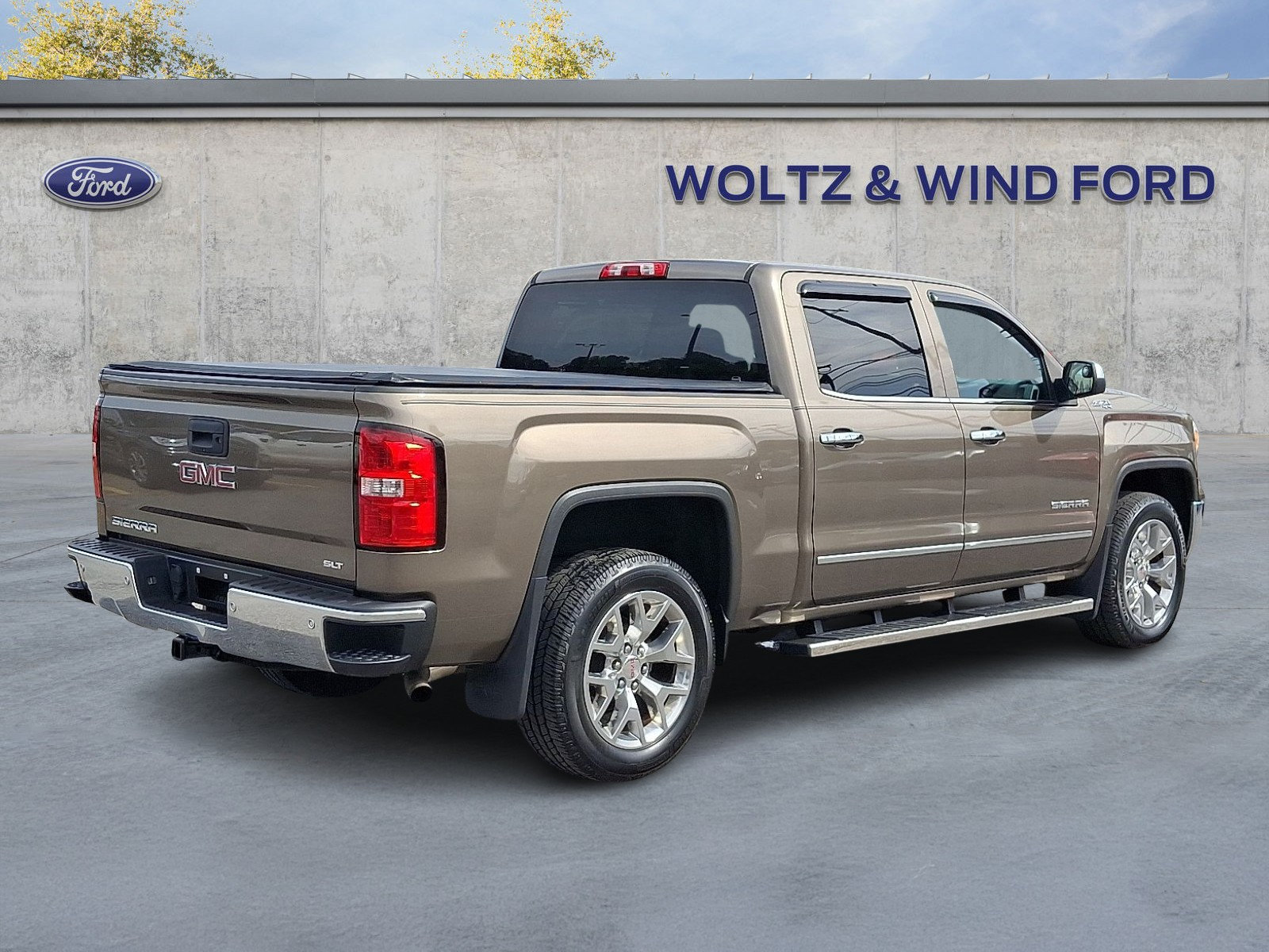 Used 2015 GMC Sierra 1500 SLT w/ SLT Crew Cab Value Package AWD/4WD image 6