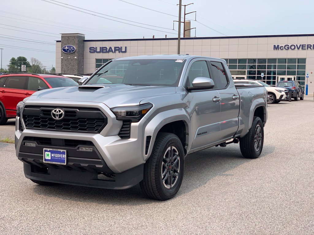 Used 2025 Toyota Tacoma TRD Sport AWD/4WD image 4