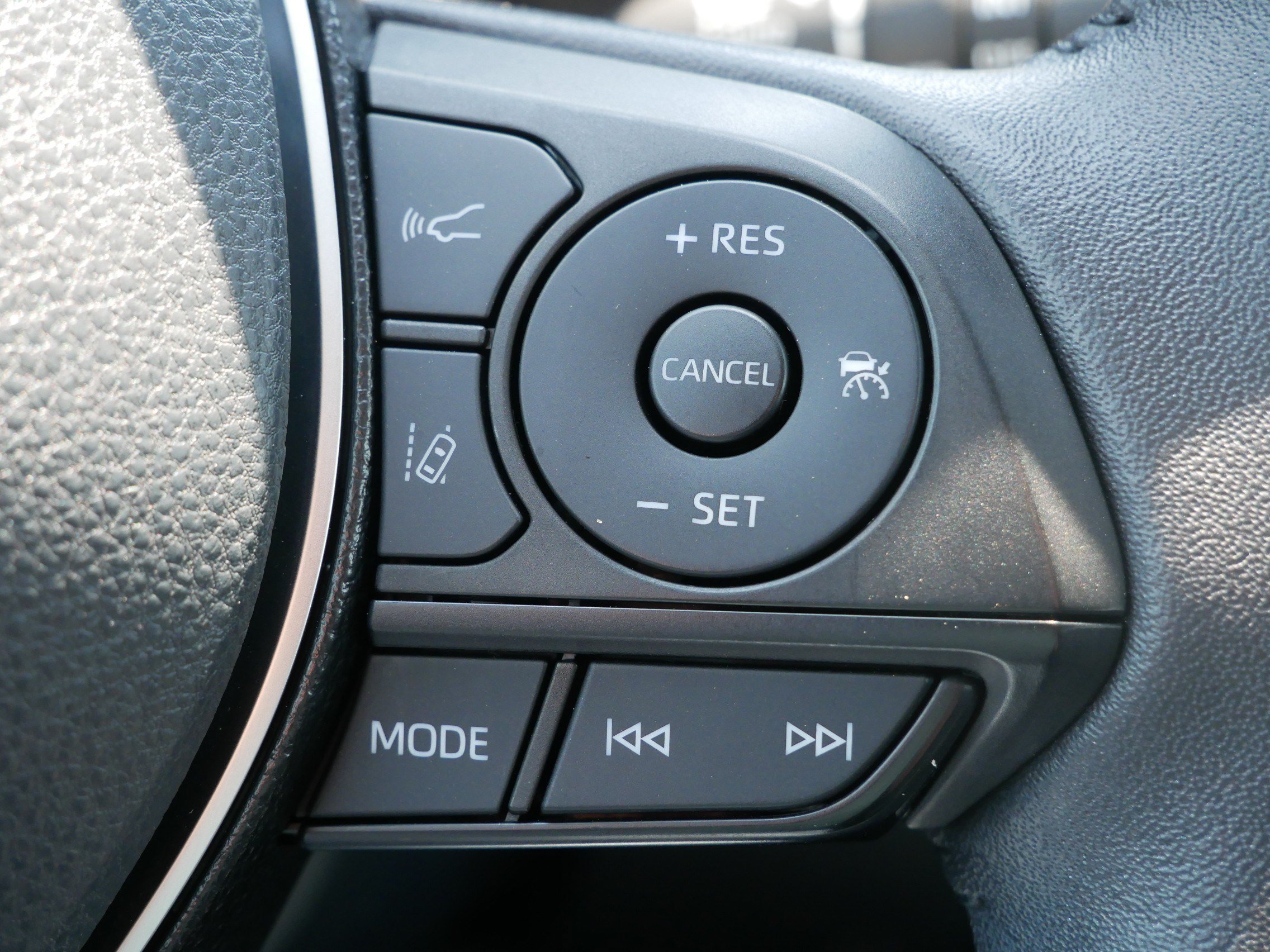 Used 2021 Toyota RAV4 XLE Premium AWD/4WD image 30