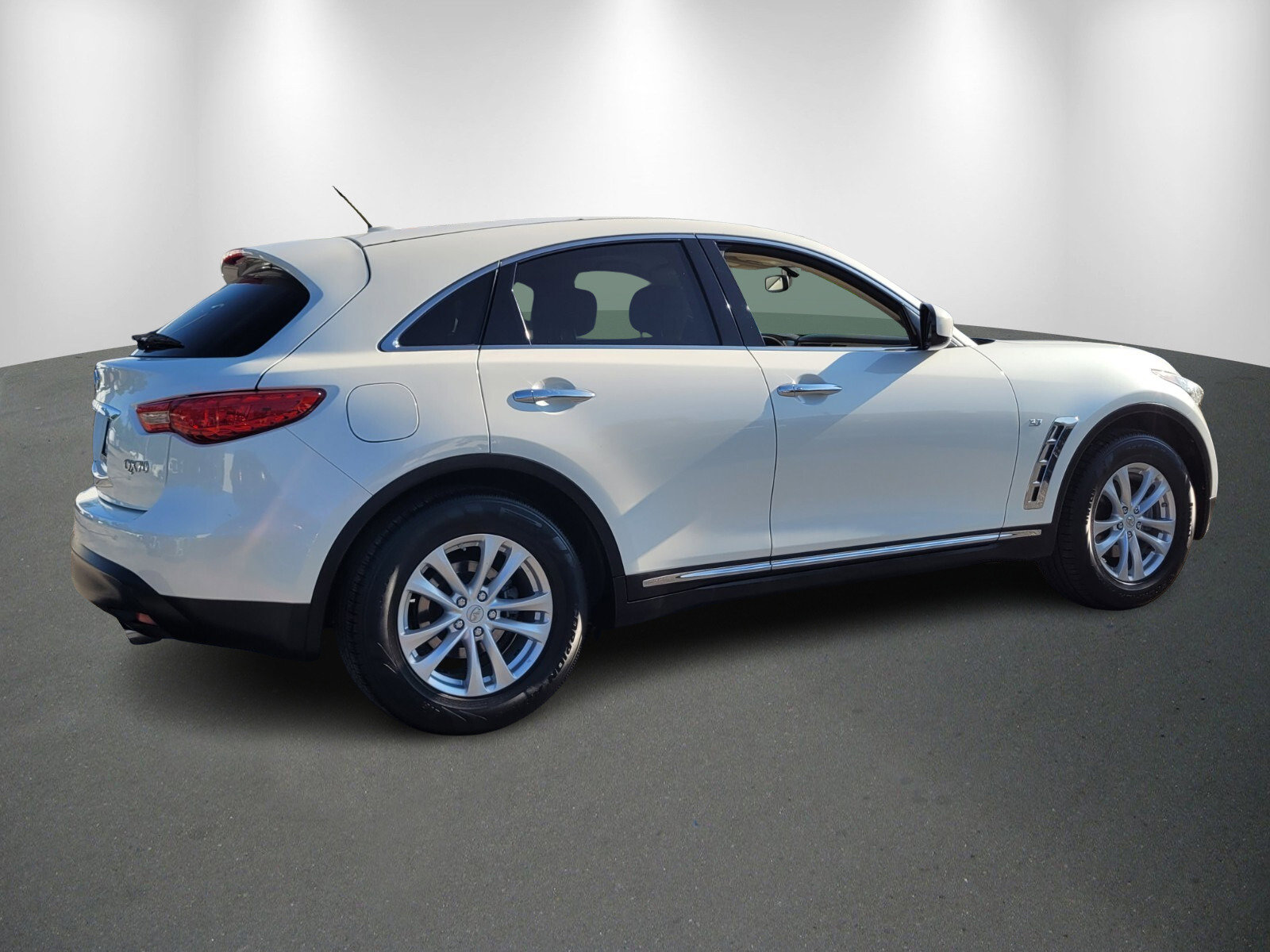 Used 2017 INFINITI QX70 2WD image 7