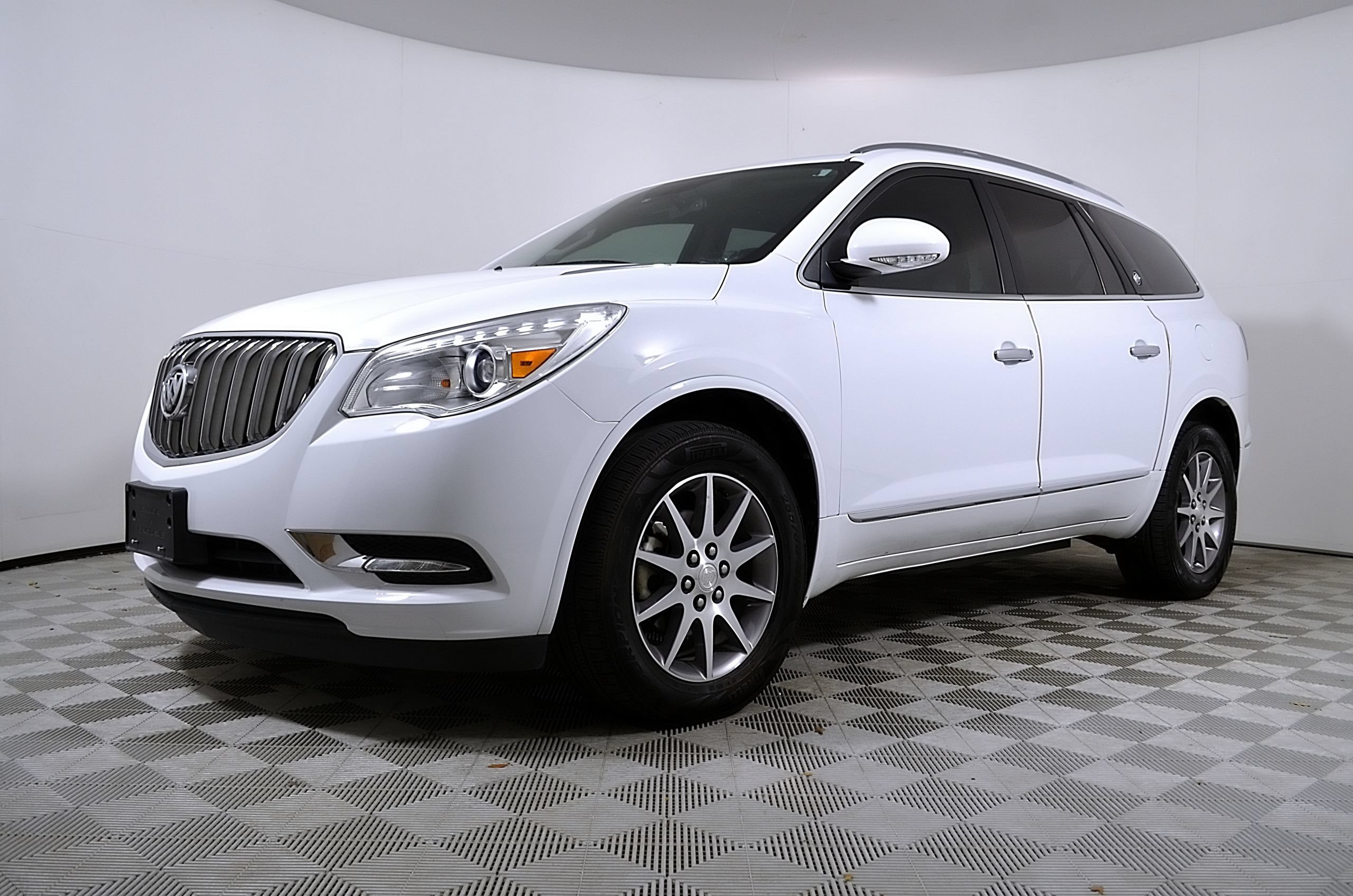 Used 2017 Buick Enclave Leather FWD image 3