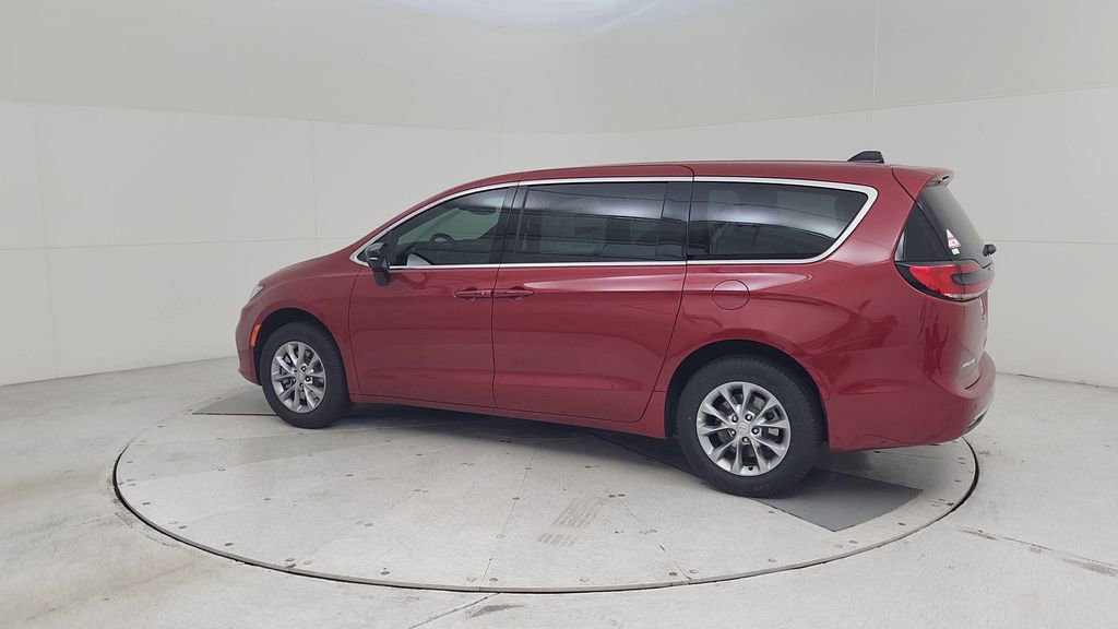New 2026 Chrysler Pacifica Select AWD/4WD image 10