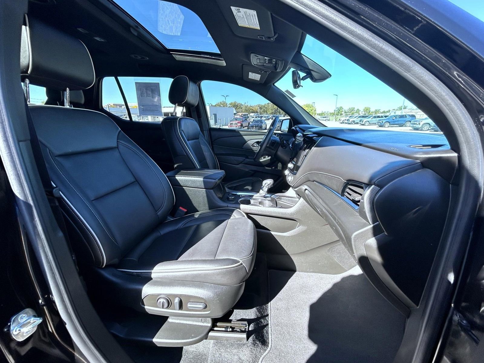 Certified 2023 Chevrolet Traverse Premier w/ Redline Edition image 16