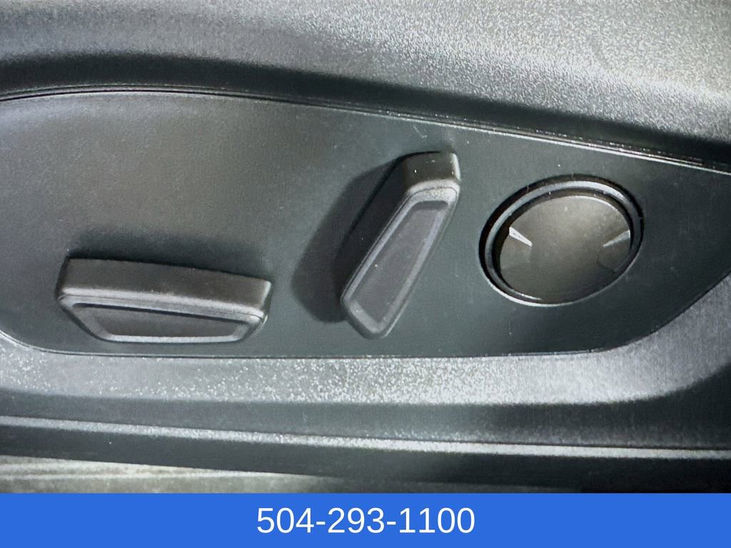 Used 2022 Ford Explorer XLT w/ Equipment Group 202A image 19