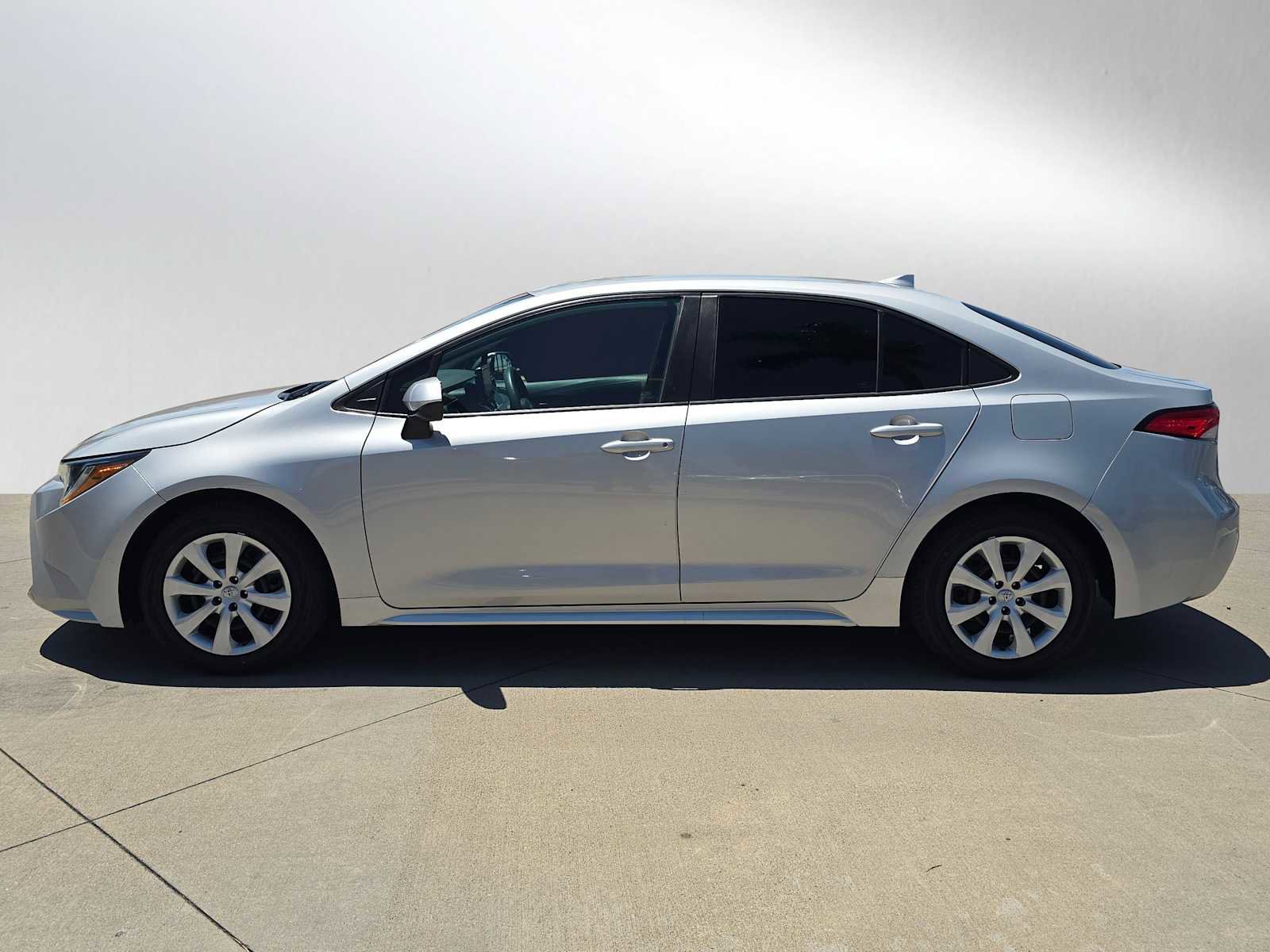 Certified 2022 Toyota Corolla LE FWD image 6