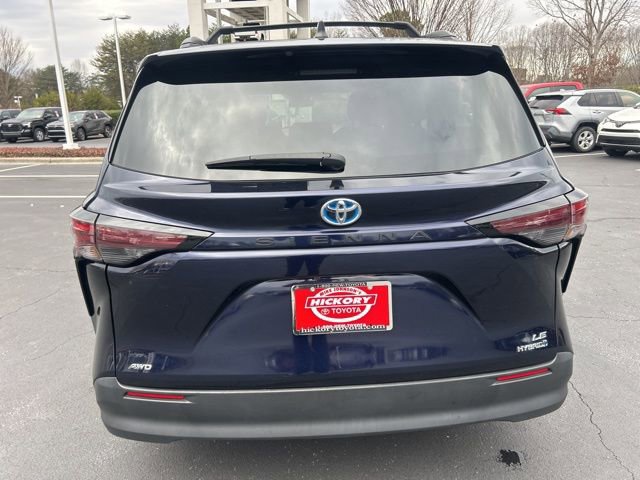 Used 2024 Toyota Sienna LE image 6